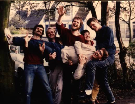 von links: Gerhard, Wolfgang, Tom, Ulla, Ralf; liegend: David